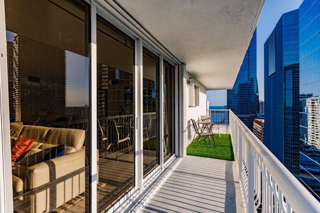 Upscale Brickell 3 Bedroom With Water Views And Free Parking Miami Zewnętrze zdjęcie