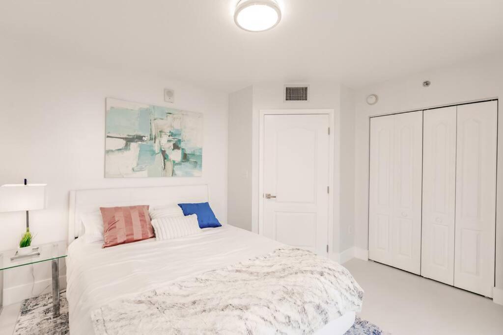 Upscale Brickell 3 Bedroom With Water Views And Free Parking Miami Zewnętrze zdjęcie