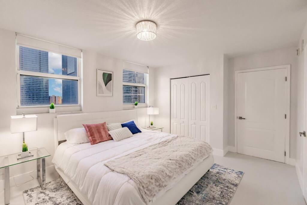 Upscale Brickell 3 Bedroom With Water Views And Free Parking Miami Zewnętrze zdjęcie