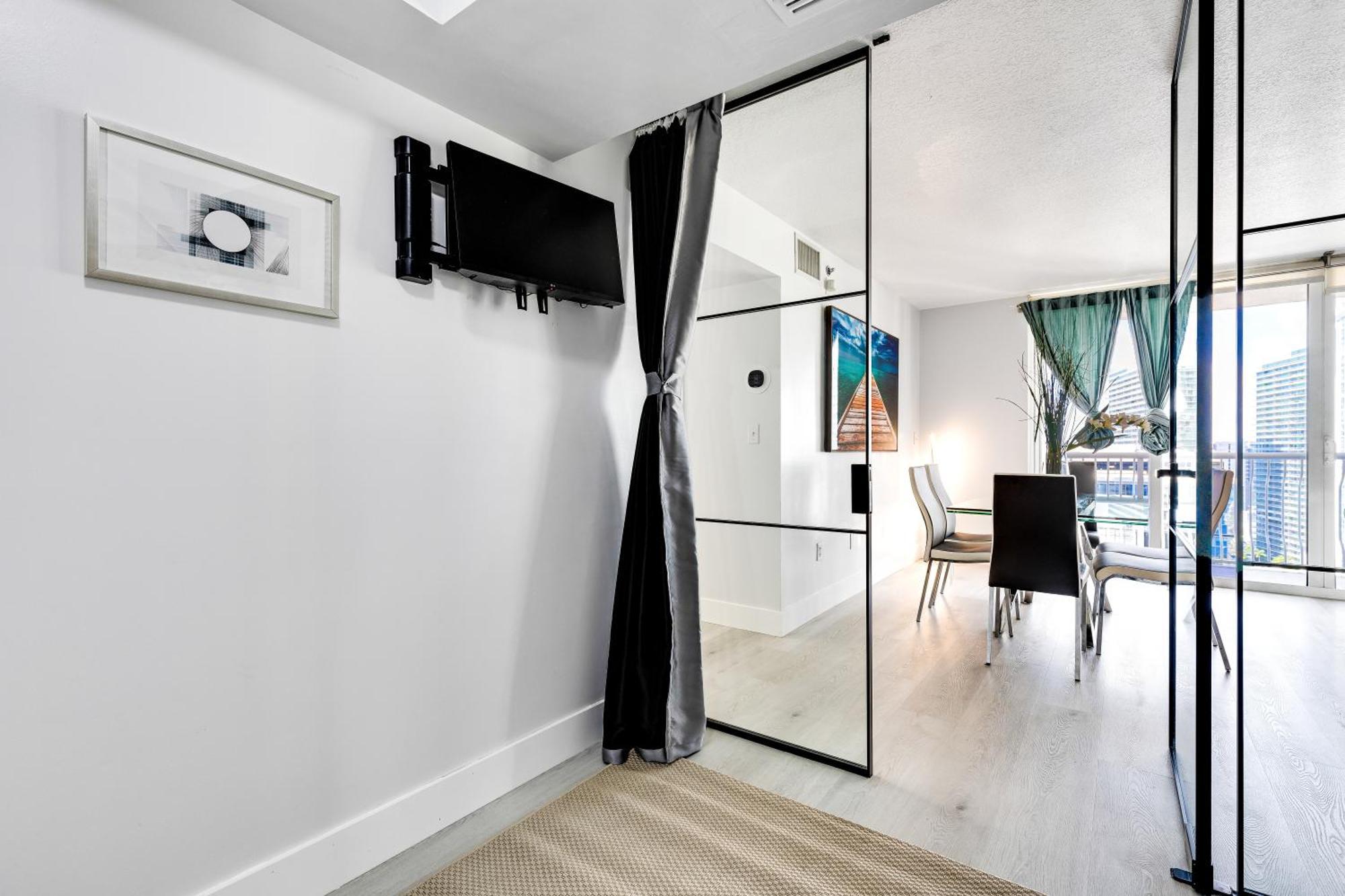 Upscale Brickell 3 Bedroom With Water Views And Free Parking Miami Zewnętrze zdjęcie