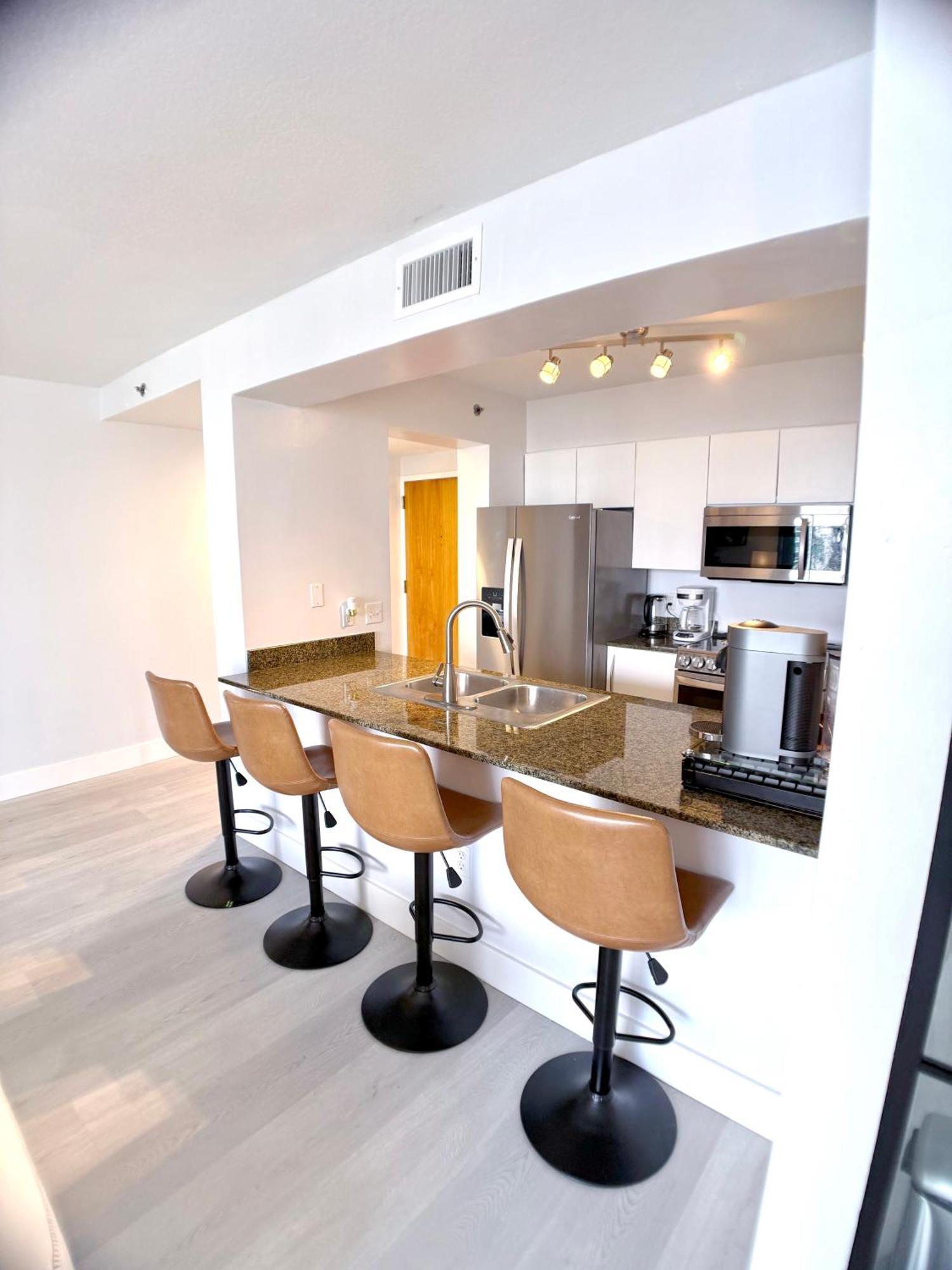 Upscale Brickell 3 Bedroom With Water Views And Free Parking Miami Zewnętrze zdjęcie