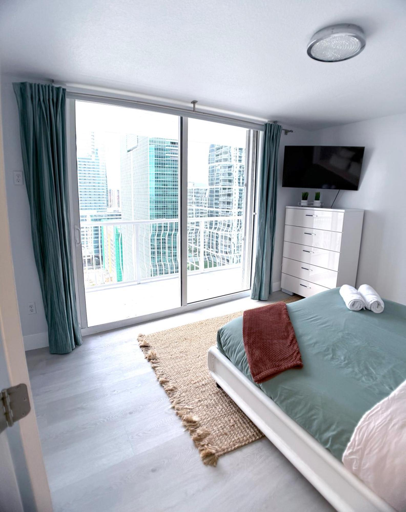 Upscale Brickell 3 Bedroom With Water Views And Free Parking Miami Zewnętrze zdjęcie